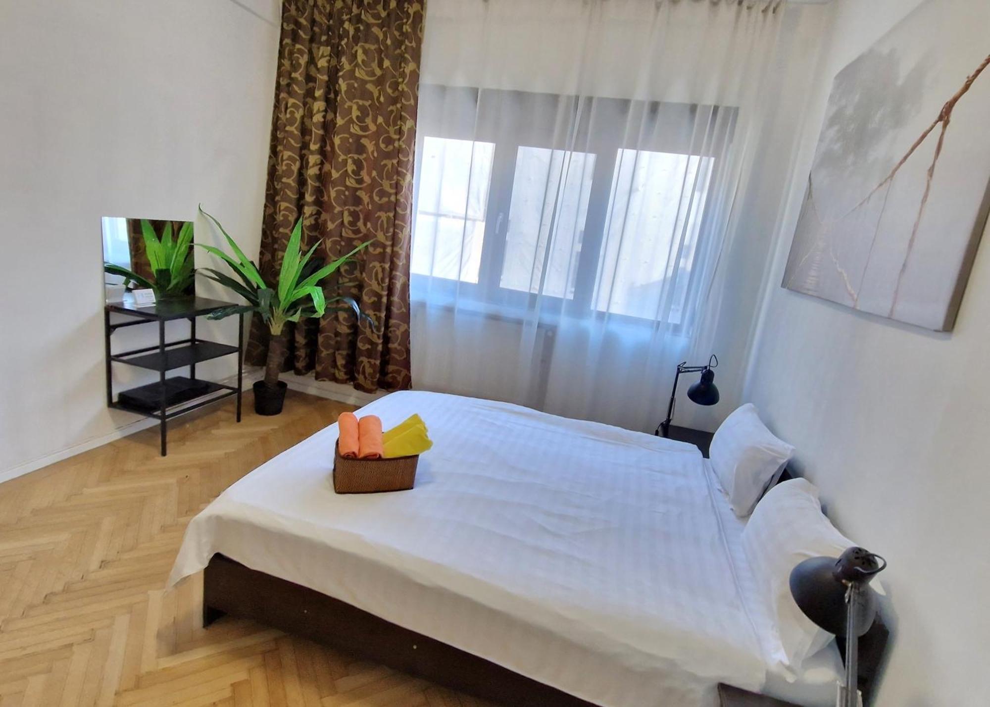 Global Downtown Apartments - Universitate - Calea Victoriei Bukarest Exteriör bild